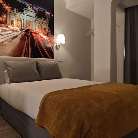 Hostal Fronton Alcobendas Luaran gambar