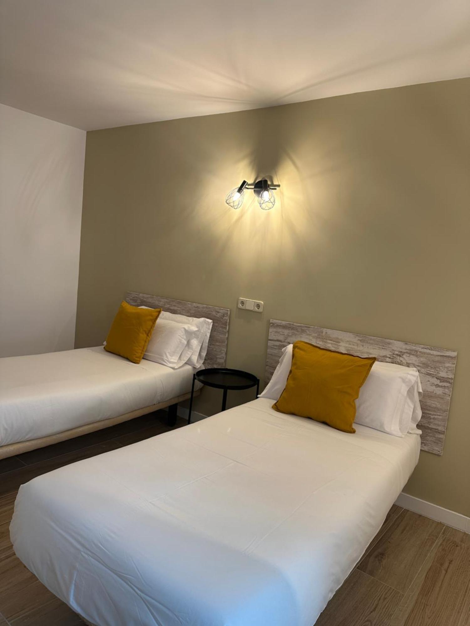 Hostal Fronton Alcobendas Luaran gambar