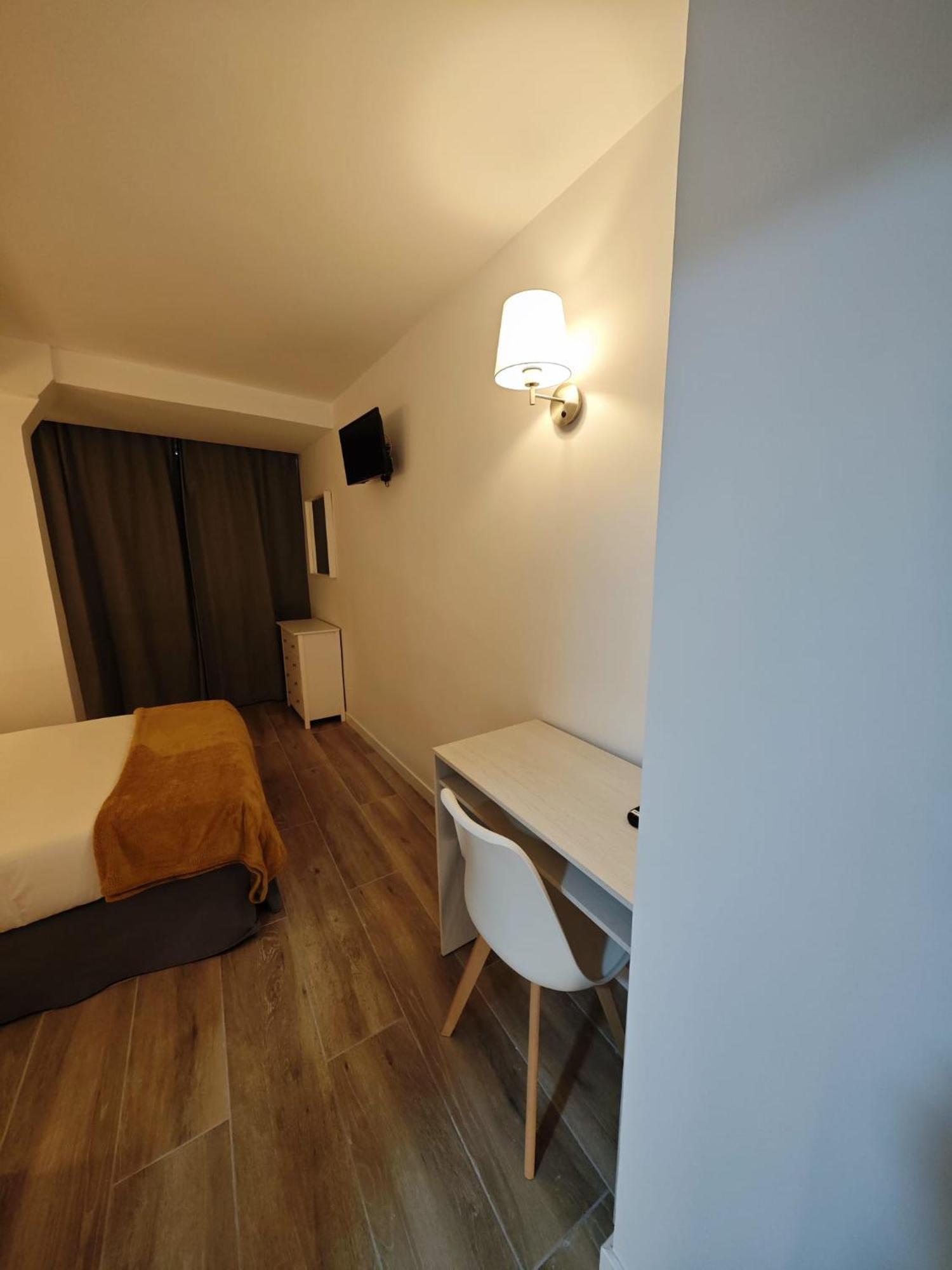 Hostal Fronton Alcobendas Luaran gambar