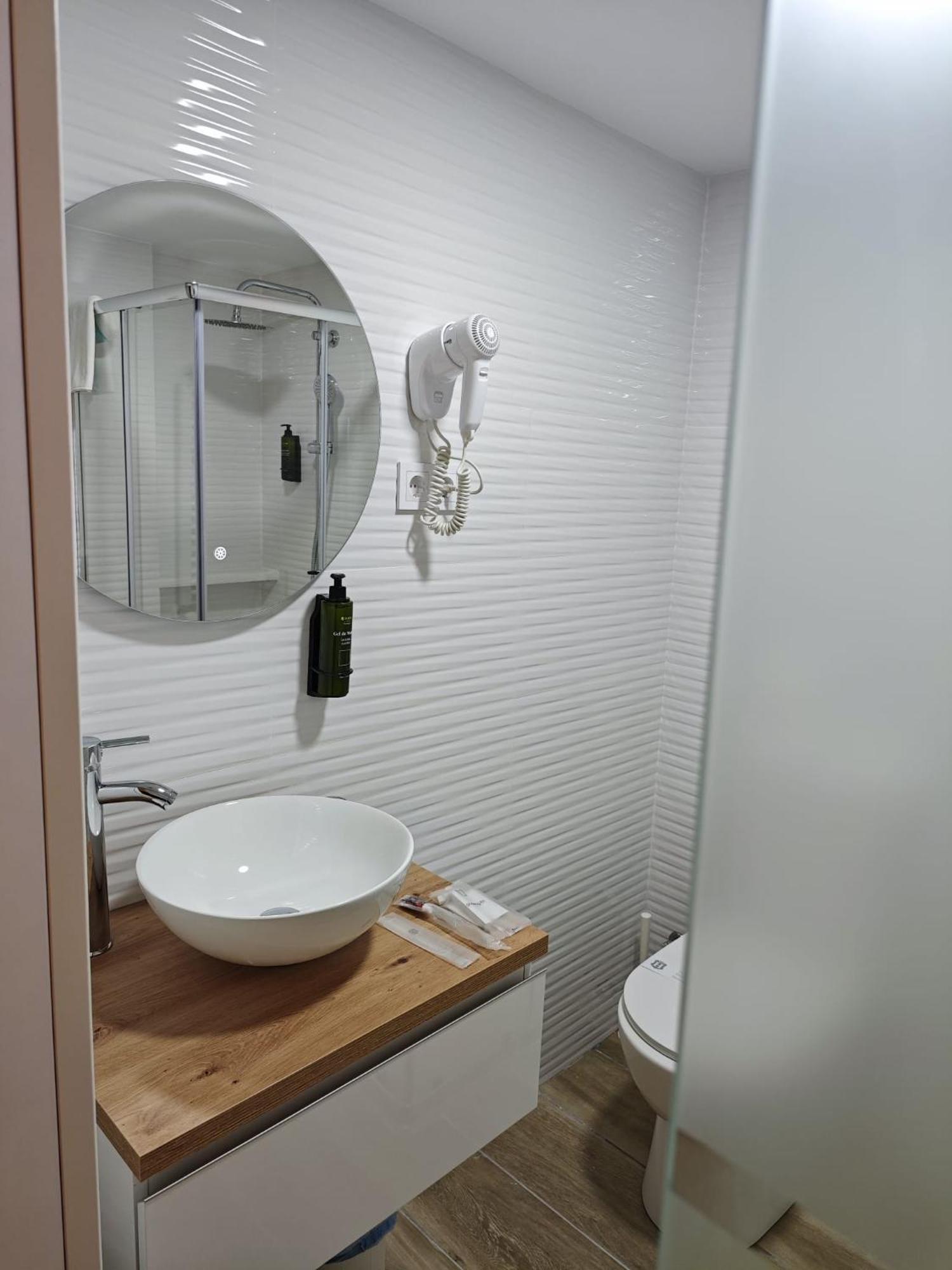 Hostal Fronton Alcobendas Luaran gambar